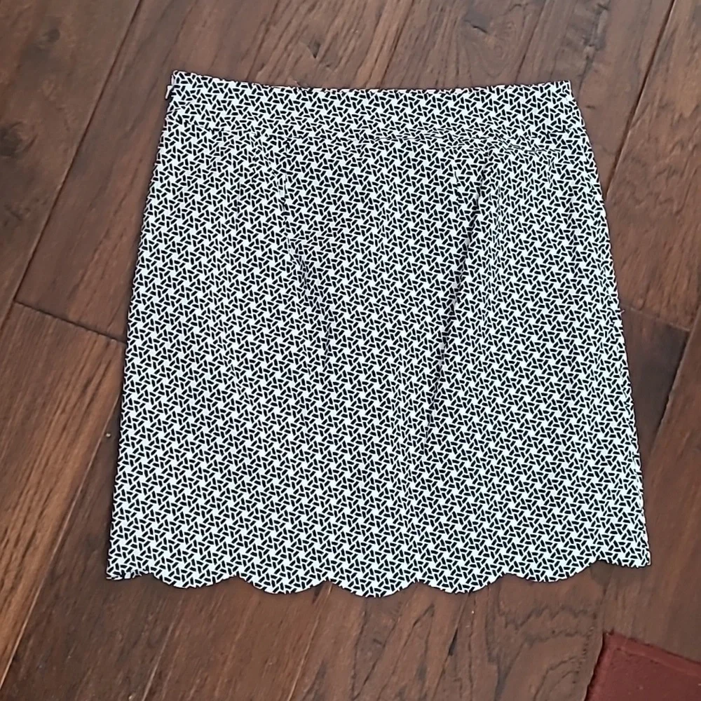 Talbots Black & White Skirt with Scalloped hem size 8
